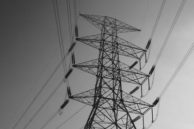 Transmission tower